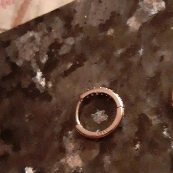 Beautiful vintage 925 silver diamond accent Huggies hoop earrings - Picture 5 of 6